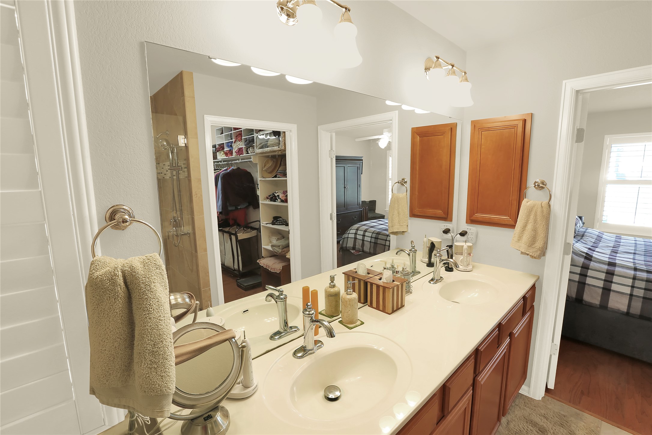 104 Sheldon Lake Drive Georgetown, TX 78633 - Photo 18 of 40 a en suite bathroom with a double vanity sink and a mirror
