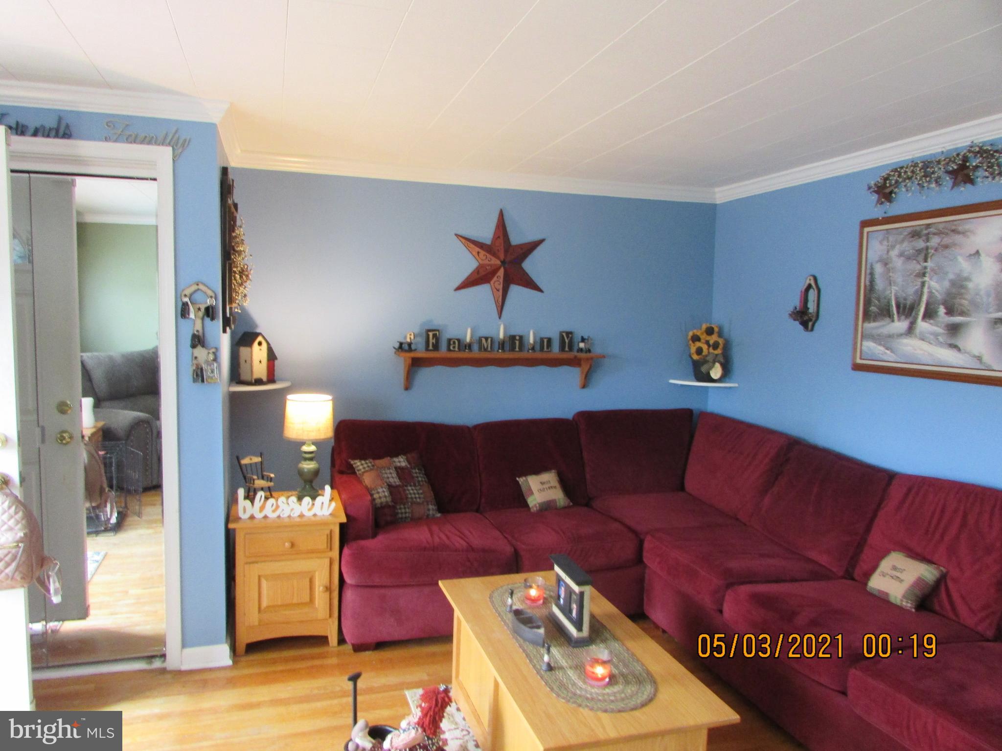 7894 Harold Road Baltimore, MD 21222 - Photo 9 of 28 LIVING ROOM