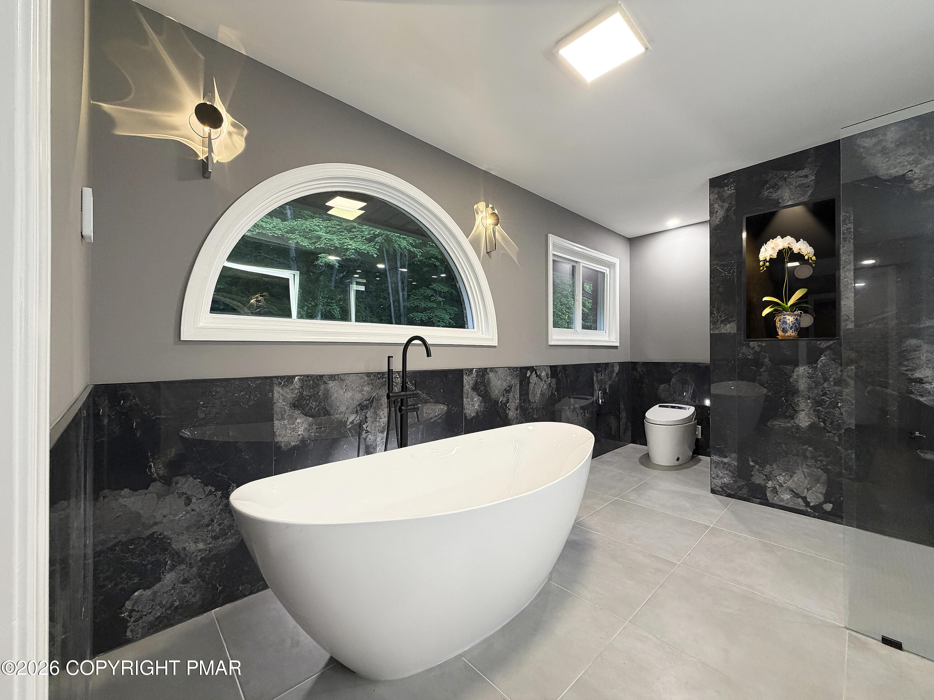 1117 Red Fox Road East Stroudsburg, PA 18301 - Photo 37 of 61 038_Master Bath Tub View