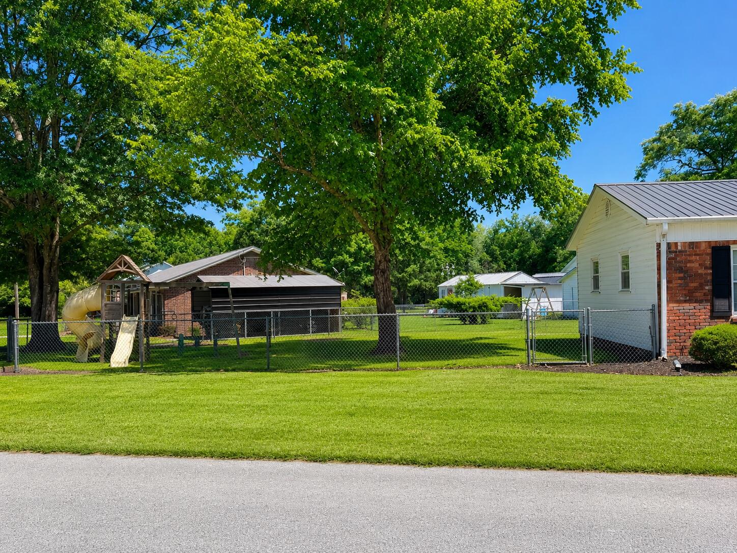 1075 Sullivan Street Turbeville, SC 29162 - Photo 3 of 21