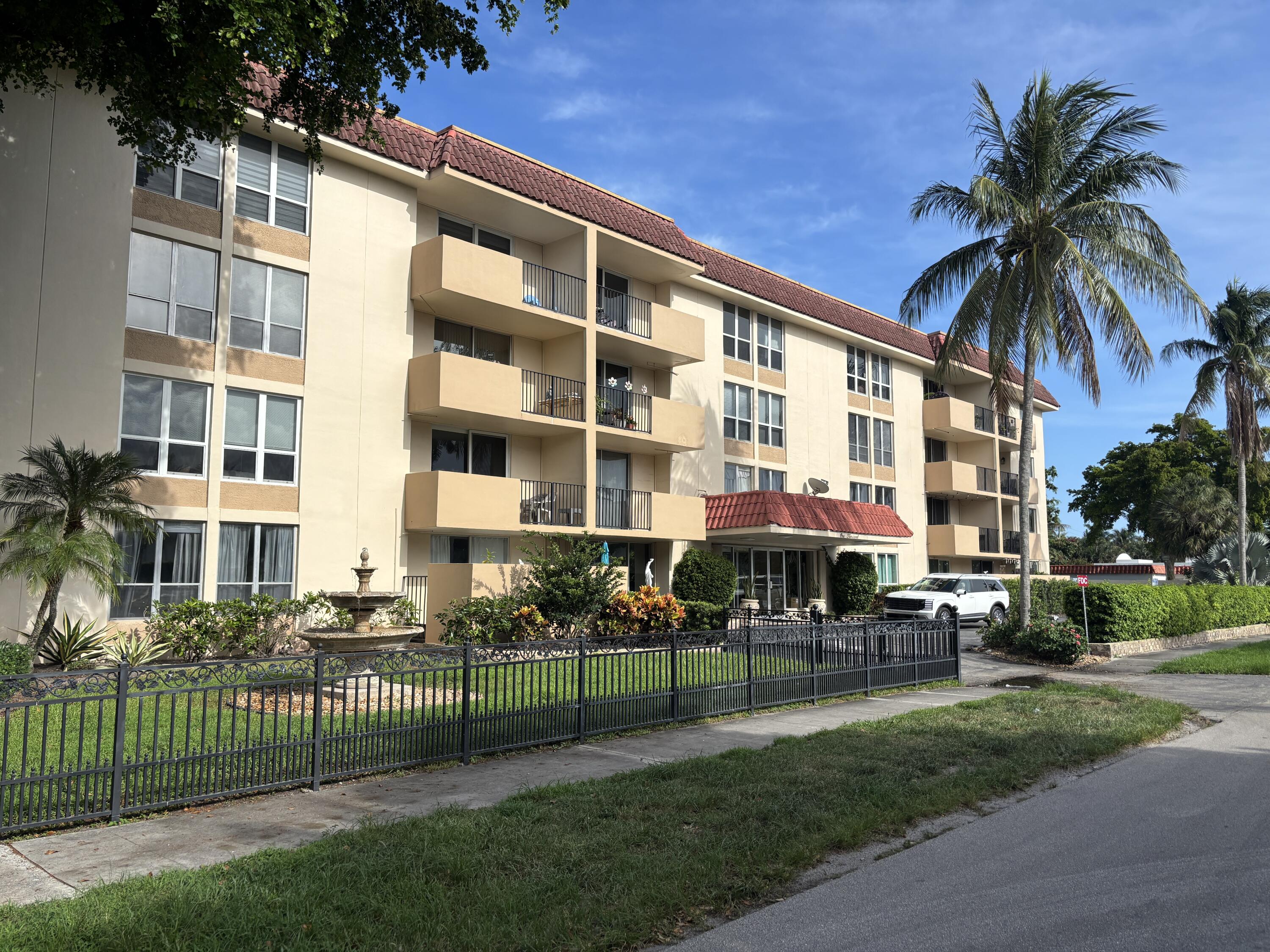 1000 Spanish River Road, Unit 3C Boca Raton, FL 33432 - Photo 1 of 21 BUILDING EXTERIOR