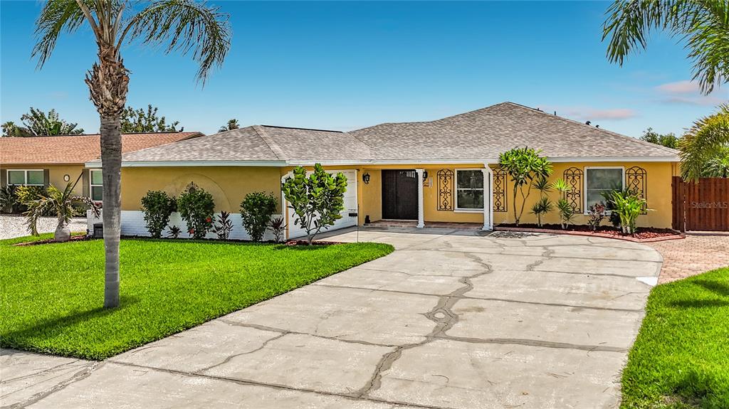 6517 Solitaire Palm Way Apollo Beach, FL 33572 - Photo 5 of 58