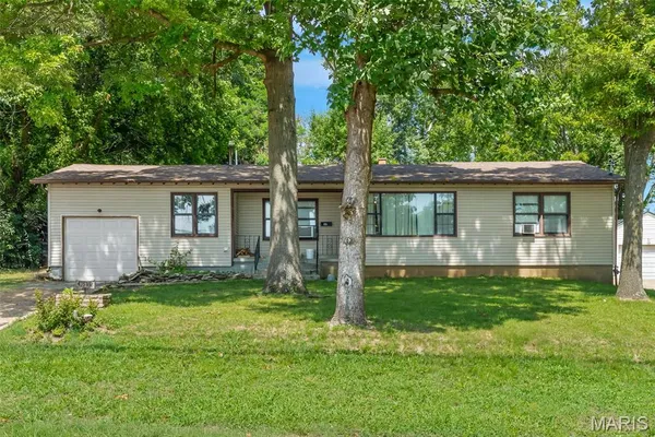 $234,900 | 435 North Main Street, St. Clair, MO 63077