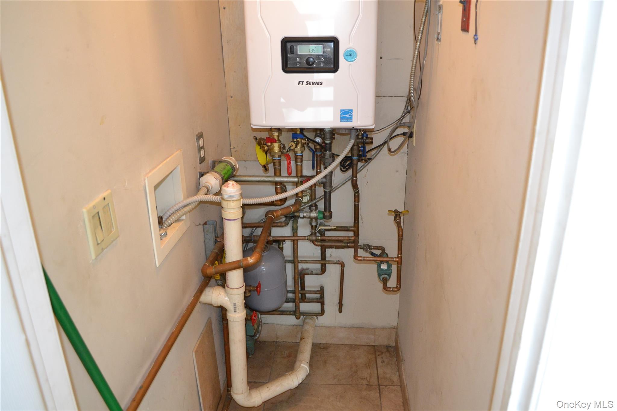 516 Long Beach Road Island Park, NY 11558 - Photo 20 of 31 1BR boiler unit with Washer dyer room ups