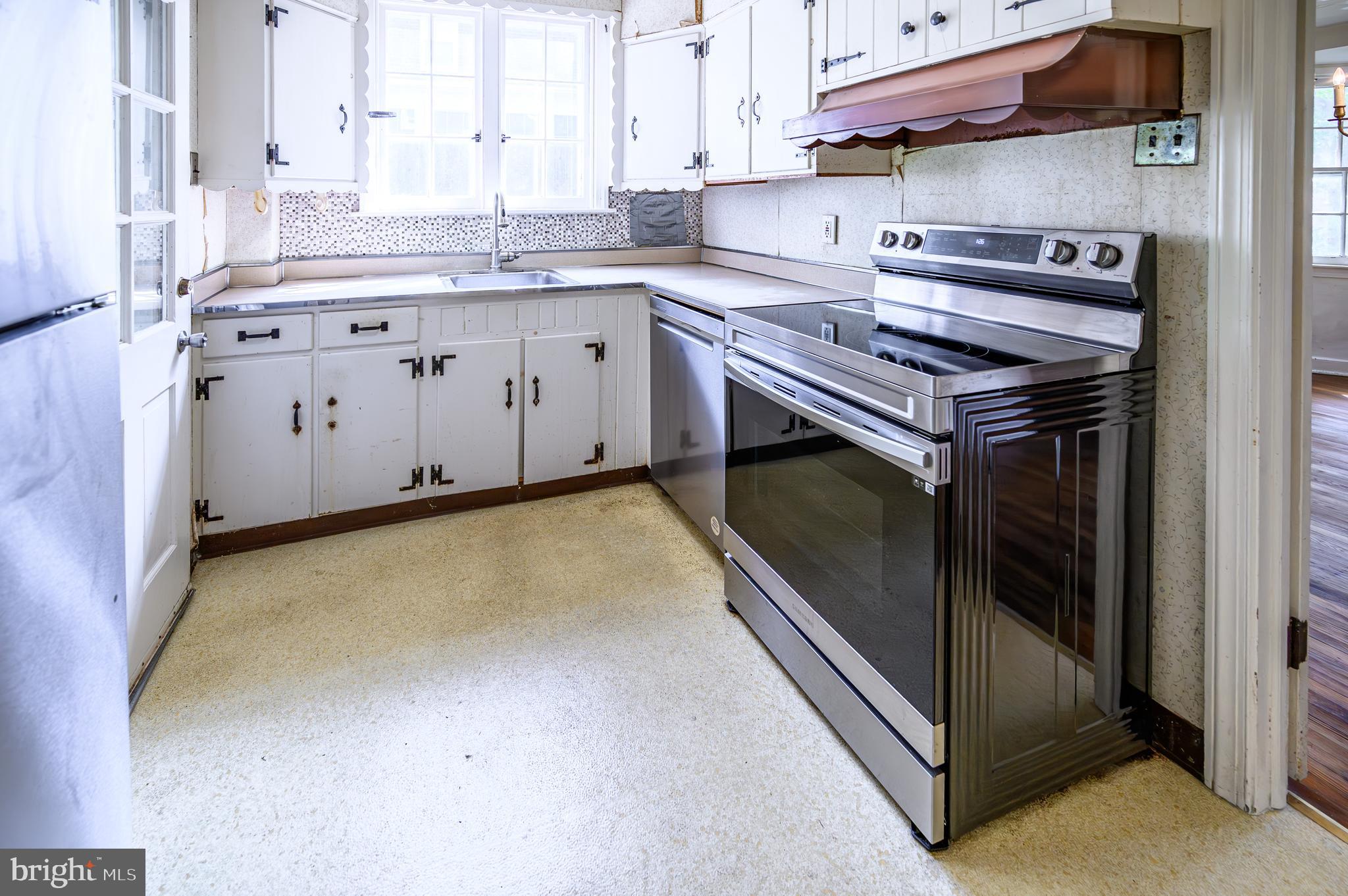 540 Beaver Road Glenside, PA 19038 - Photo 11 of 30 Refrigerator, Dishwasher, Electric Stove