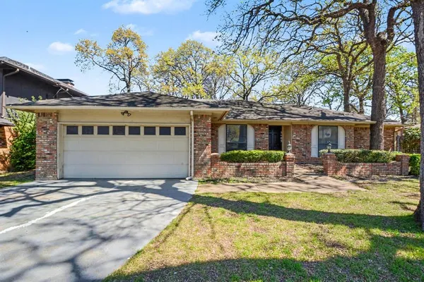 $339,500 | 5603 Louise Way Drive, Arlington, TX 76017