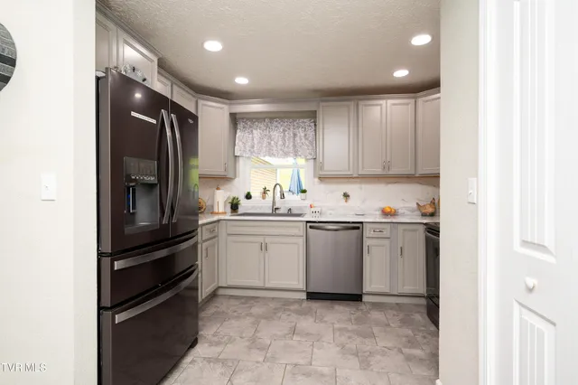 $300,000 | 1736 Valley View Drive, Big Stone Gap, VA 24219