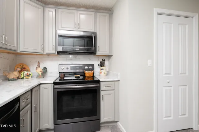 $300,000 | 1736 Valley View Drive, Big Stone Gap, VA 24219