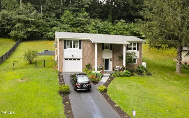 $300,000 | 1736 Valley View Drive, Big Stone Gap, VA 24219