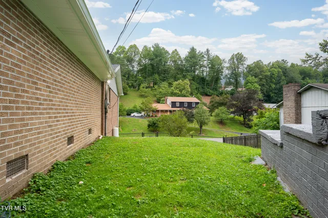 $300,000 | 1736 Valley View Drive, Big Stone Gap, VA 24219