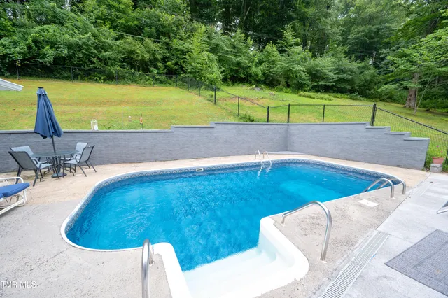 $300,000 | 1736 Valley View Drive, Big Stone Gap, VA 24219