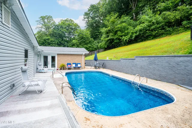 $300,000 | 1736 Valley View Drive, Big Stone Gap, VA 24219