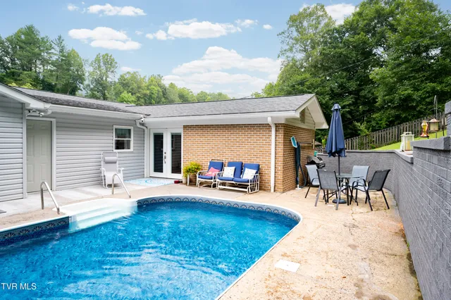 $300,000 | 1736 Valley View Drive, Big Stone Gap, VA 24219