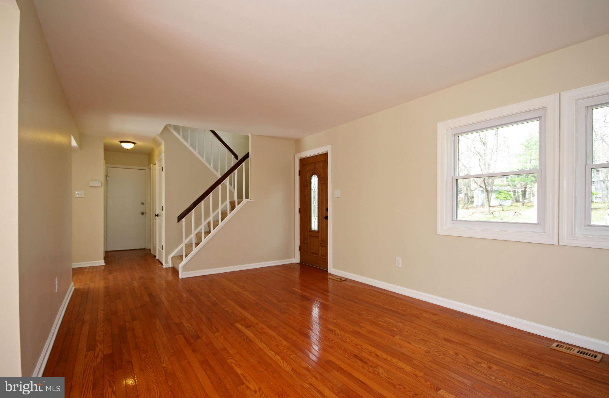 9505 Farewell Road Columbia, MD 21045 - Photo 2 of 30 Living Room