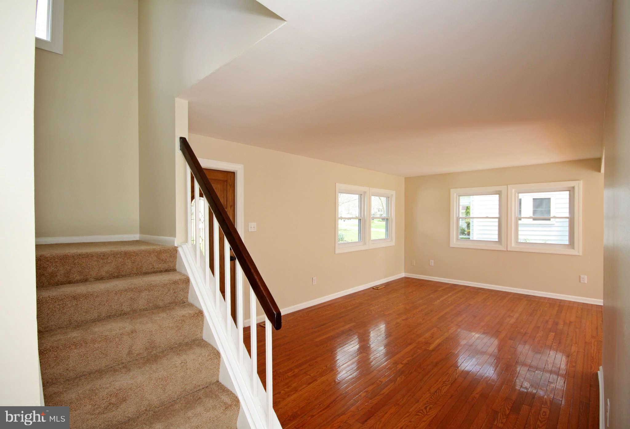 9505 Farewell Road Columbia, MD 21045 - Photo 3 of 30 Living Room