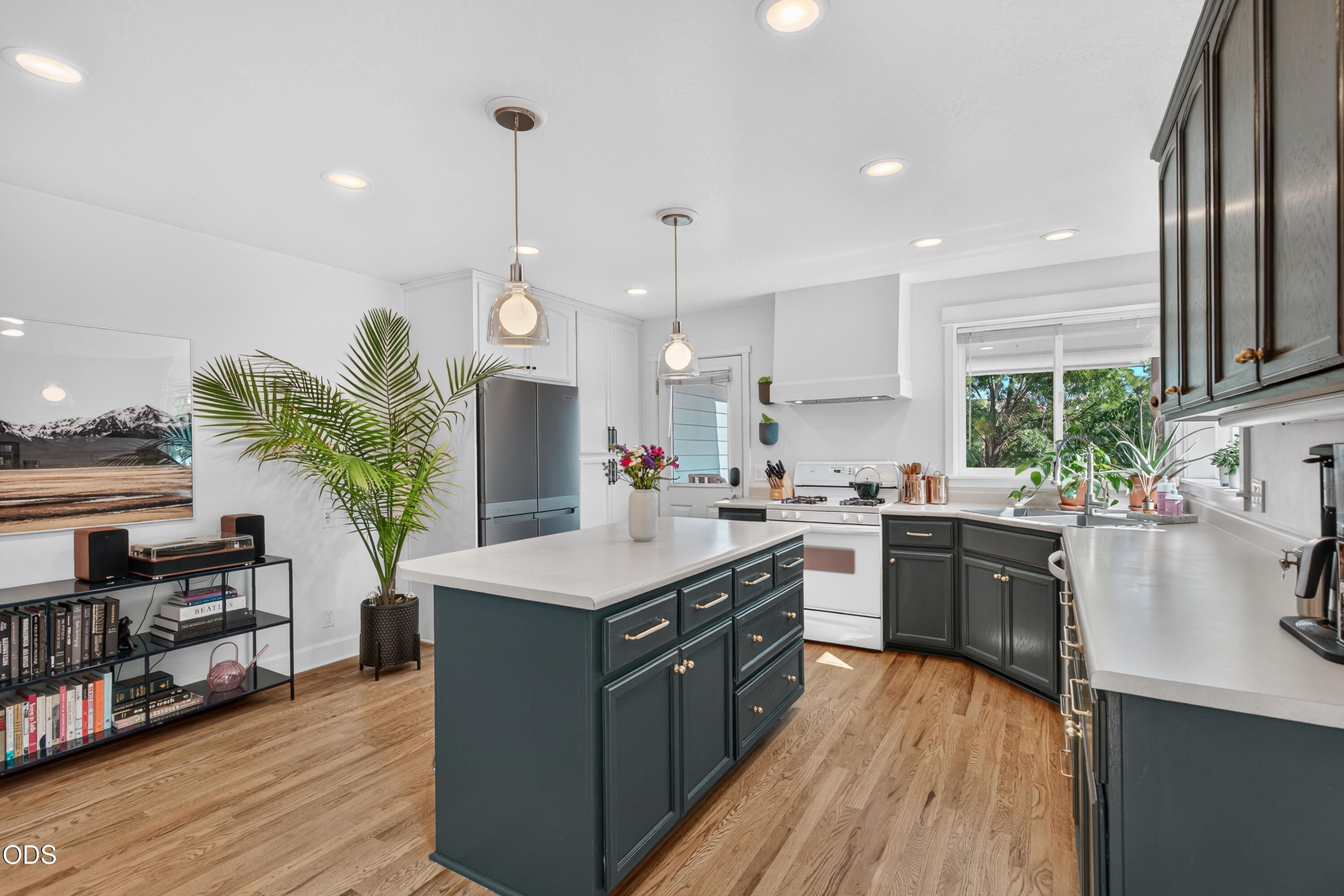 953 Spring Way Ashland, OR 97520 - Photo 8 of 29