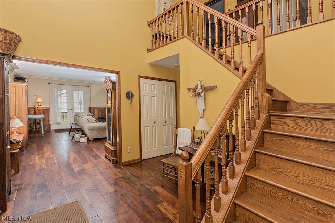 6875 Liberty Road Solon, OH 44139 - Photo 4 of 35 Two-story foyer with walnut floors