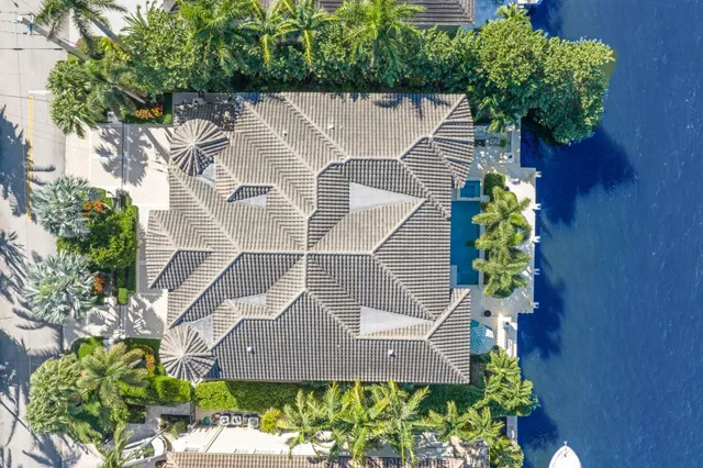 $10,250,000 | 4230 Intracoastal Drive, Highland Beach, FL 33487