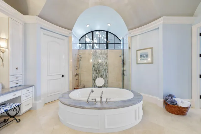 $10,250,000 | 4230 Intracoastal Drive, Highland Beach, FL 33487