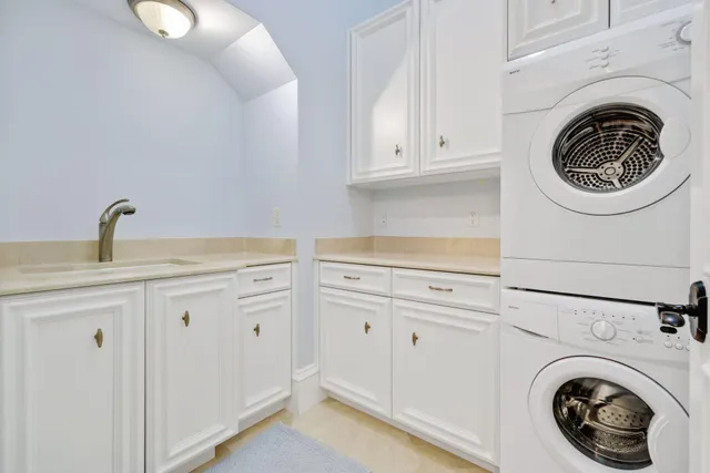 $10,250,000 | 4230 Intracoastal Drive, Highland Beach, FL 33487