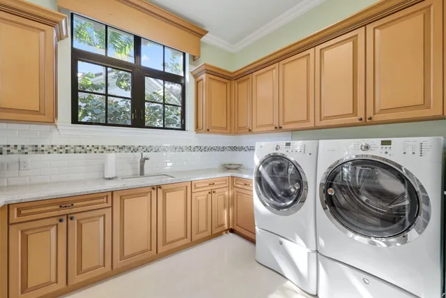 $10,250,000 | 4230 Intracoastal Drive, Highland Beach, FL 33487