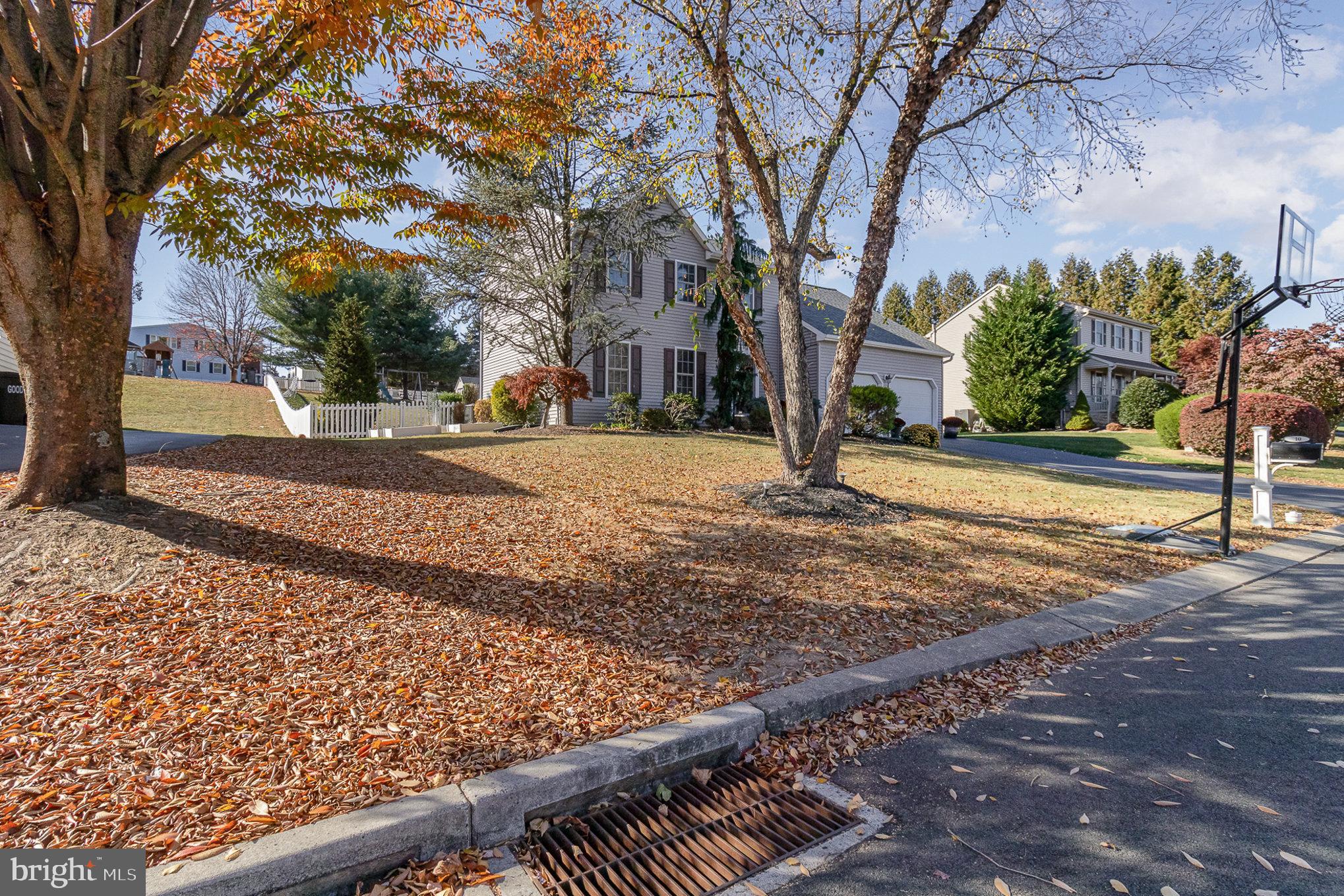 10 Foxrun Terrace Lititz, PA 17543 - Photo 4 of 49