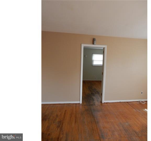 3 Freeport Road New Castle, DE 19720 - Photo 13 of 24 Living Room