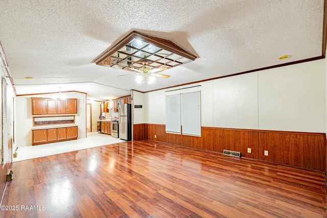 $1,000 | 7114 West Highway 90, New Iberia, LA 70560