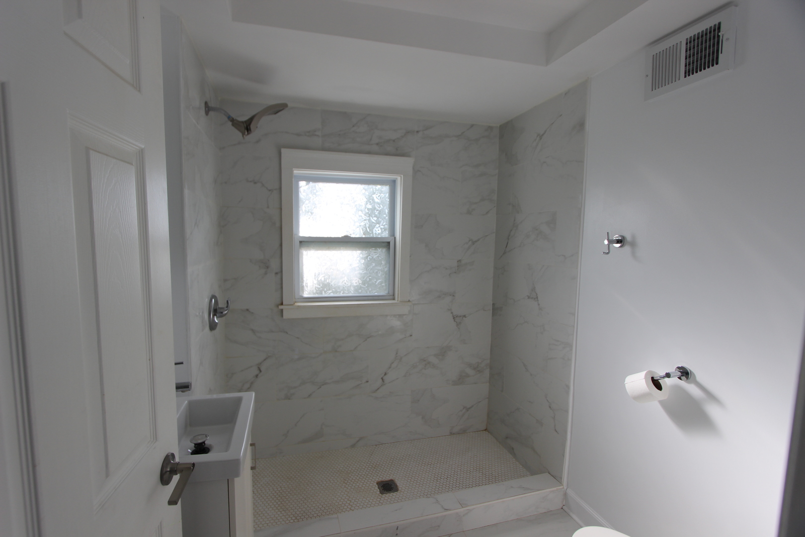 633 1/2 Whitney Boulevard Belvidere, IL 61008 - Photo 12 of 16 a bathroom with a shower