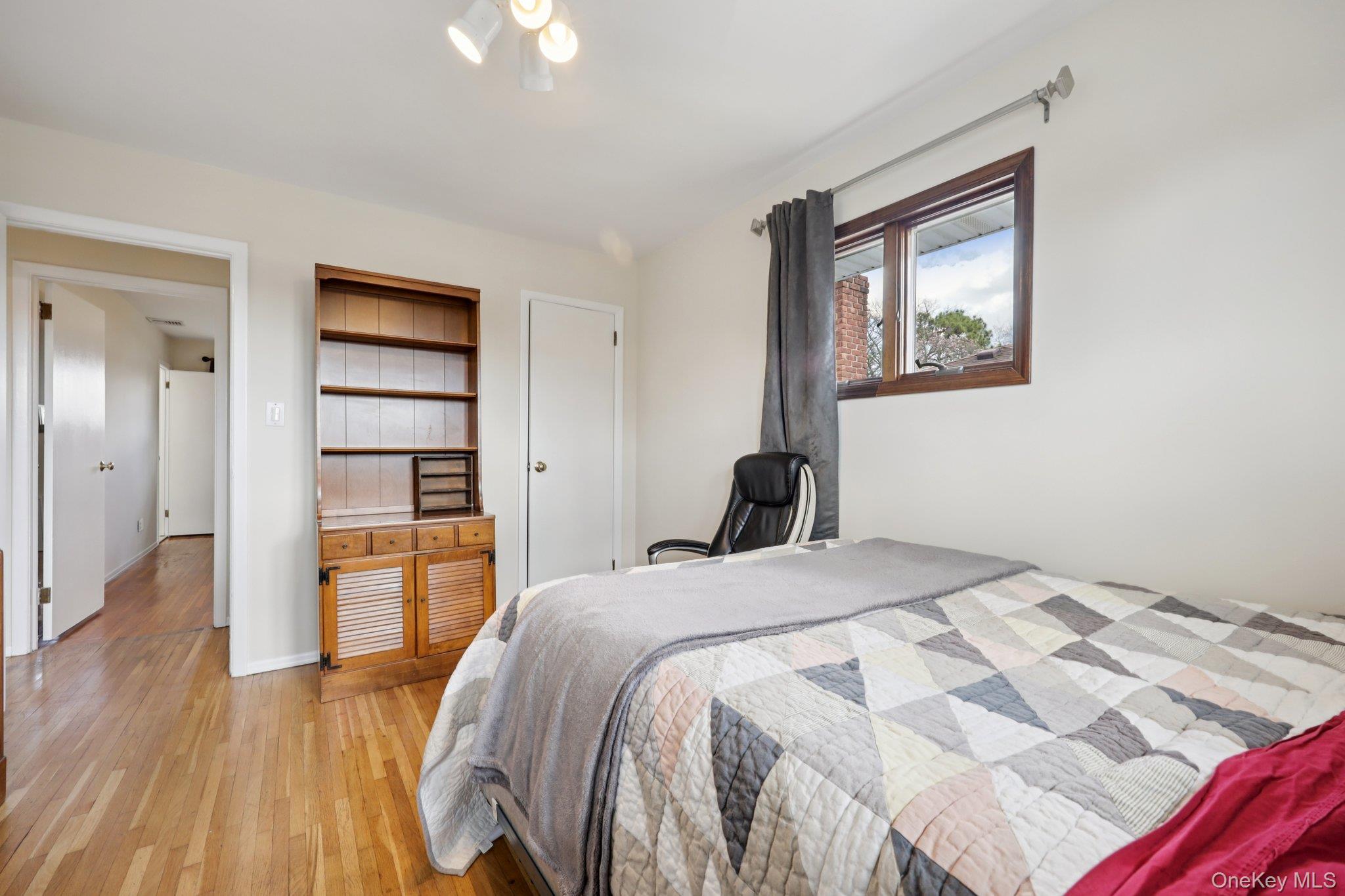 2859 Saw Mill Road Wantagh, NY 11793 - Photo 13 of 39