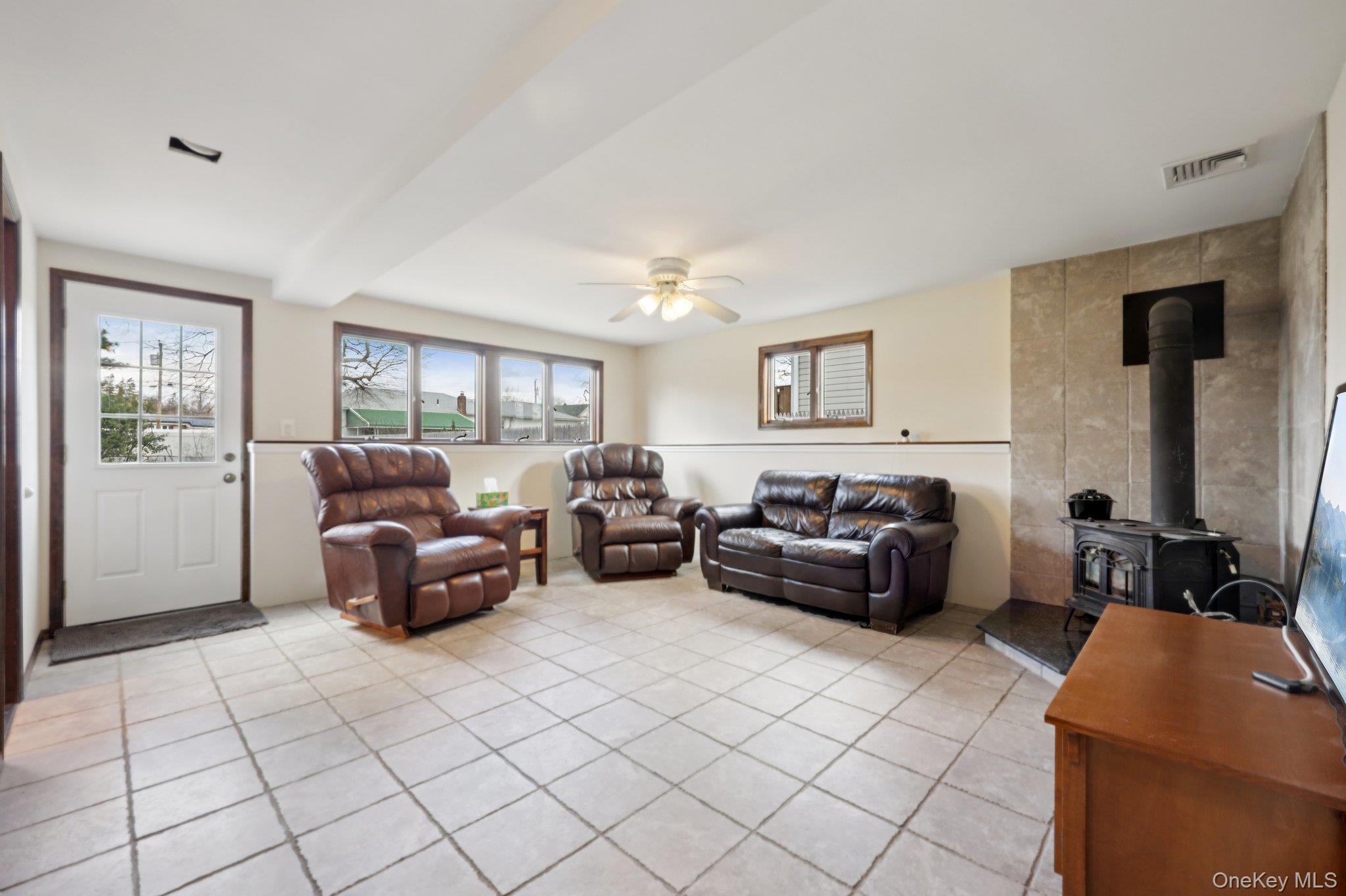 2859 Saw Mill Road Wantagh, NY 11793 - Photo 19 of 39