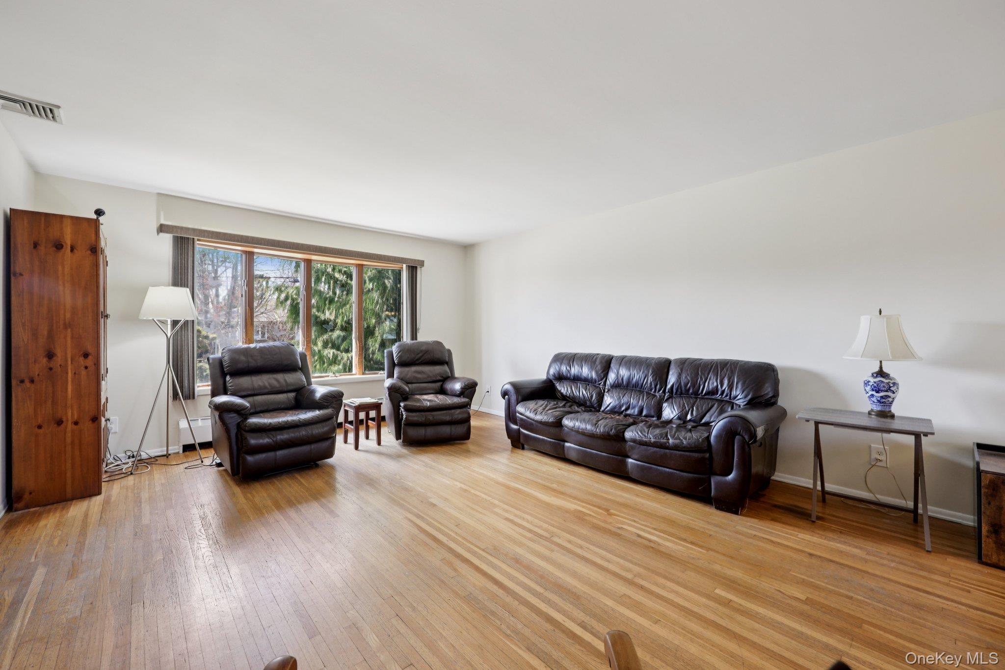 2859 Saw Mill Road Wantagh, NY 11793 - Photo 9 of 39