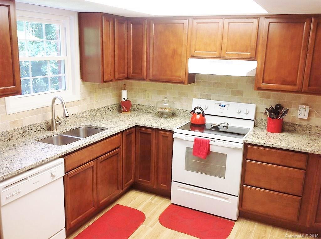102 Falling Waters Road, Unit 1 Hendersonville, NC 28792 - Photo 8 of 21 Gallery Image 8