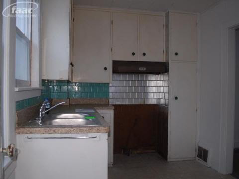 1949 Flushing Road Flint, MI 48504 - Photo 7 of 18 20327482-6.JPG