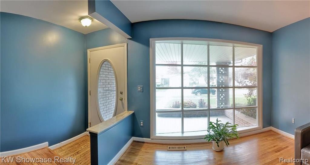 42916 Versailles Road Canton, MI 48187 - Photo 16 of 30