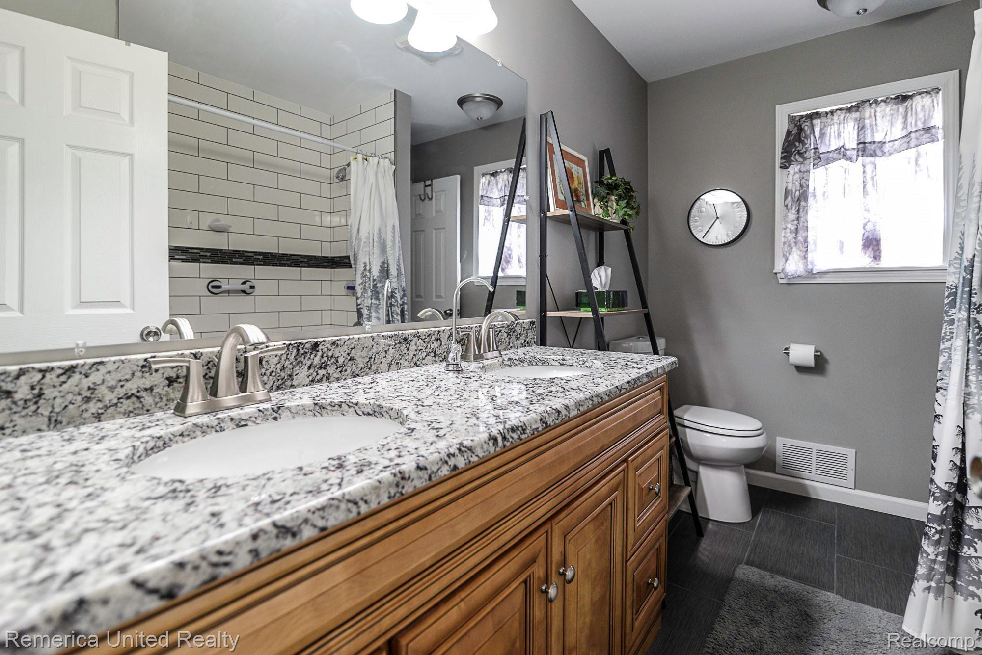 1285 West Cook Road Grand Blanc, MI 48439 - Photo 29 of 47 DSC_0879.jpg