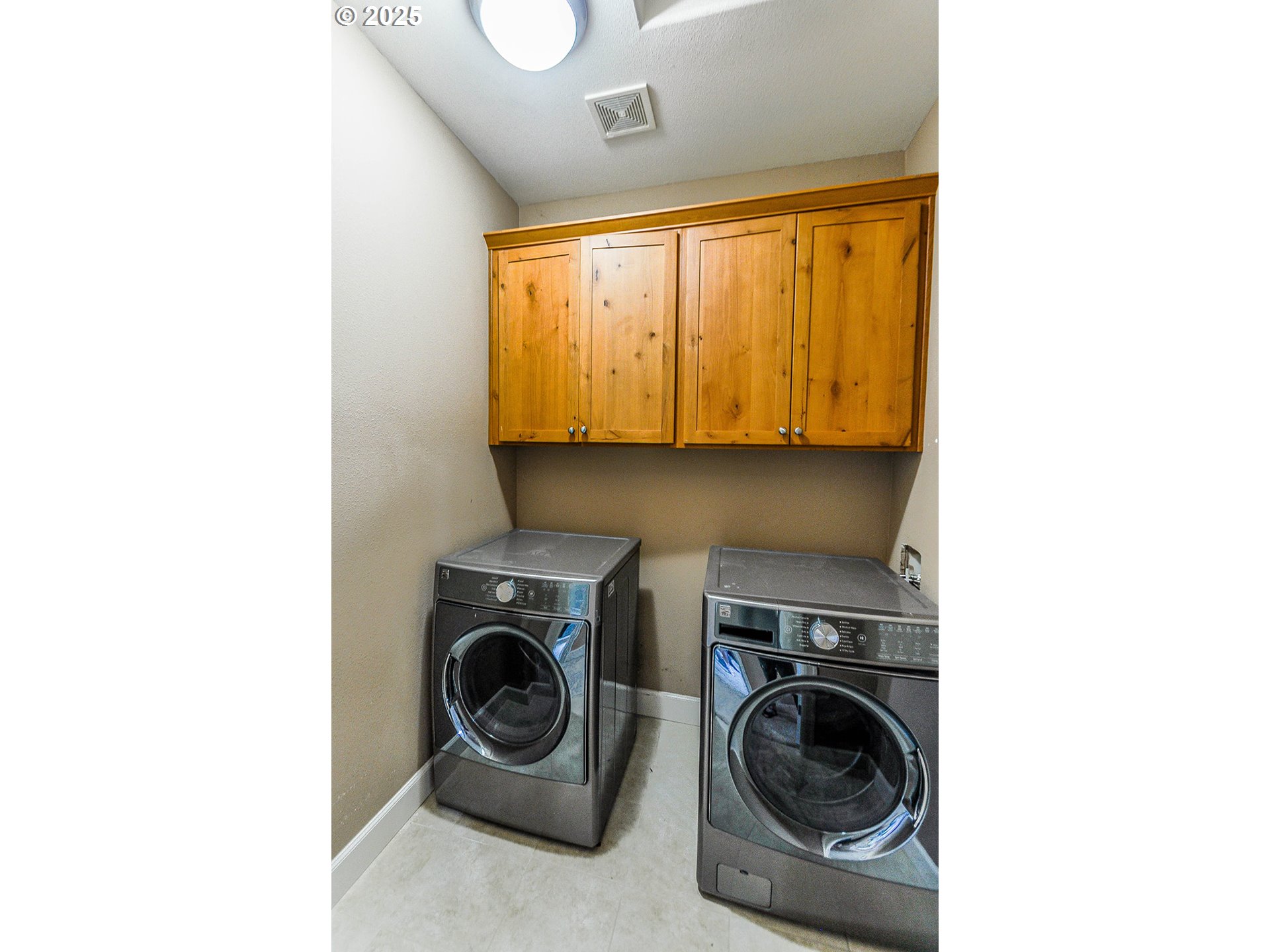 813 King Drive Rainier, OR 97048 - Photo 13 of 32 a utility room with dryer and washer