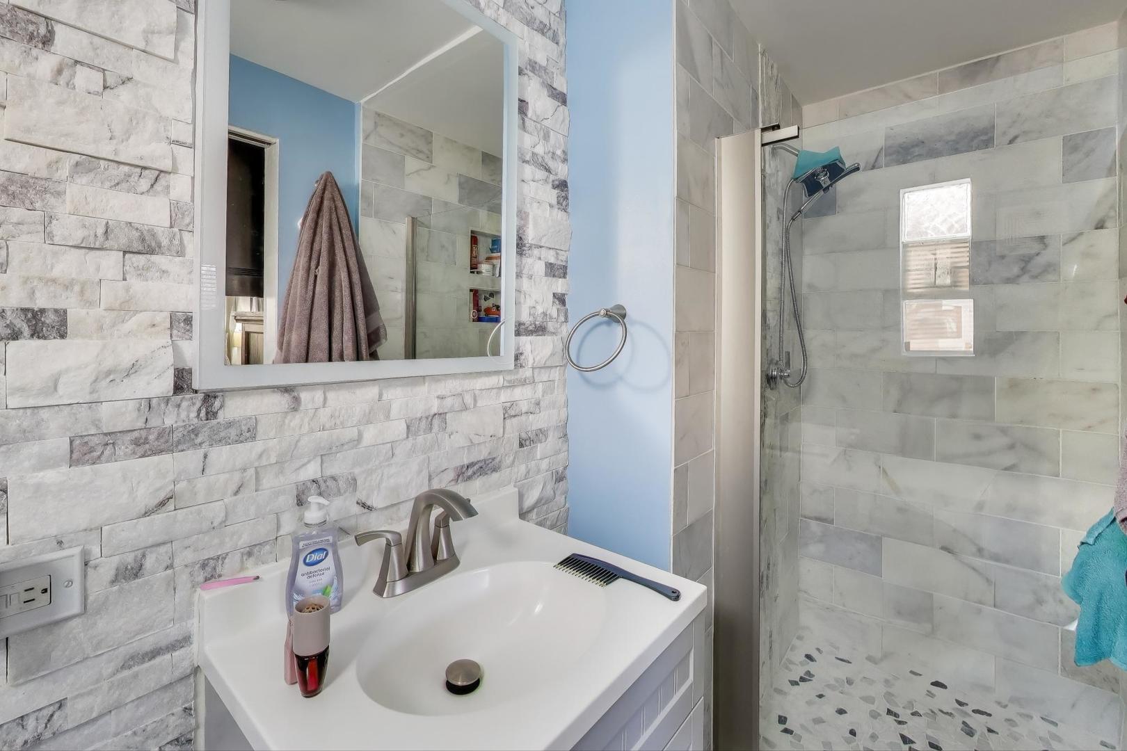 5935 West Henderson Street Chicago, IL 60634 - Photo 10 of 26