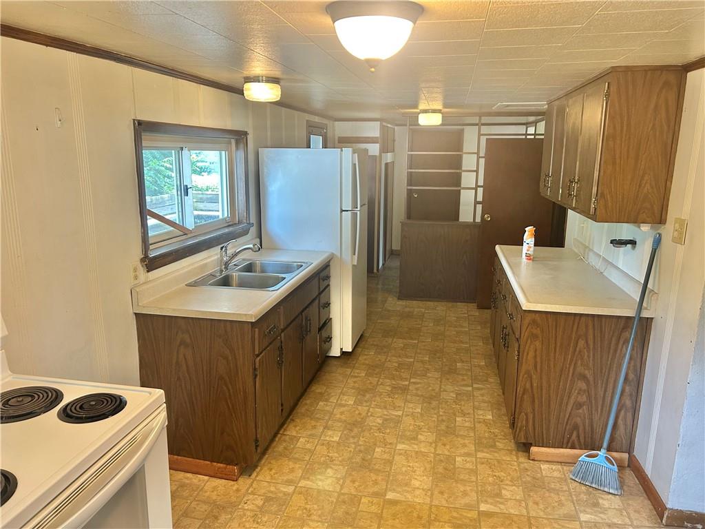 652 Amity Ridge Road Amity, PA 15311 - Photo 7 of 26