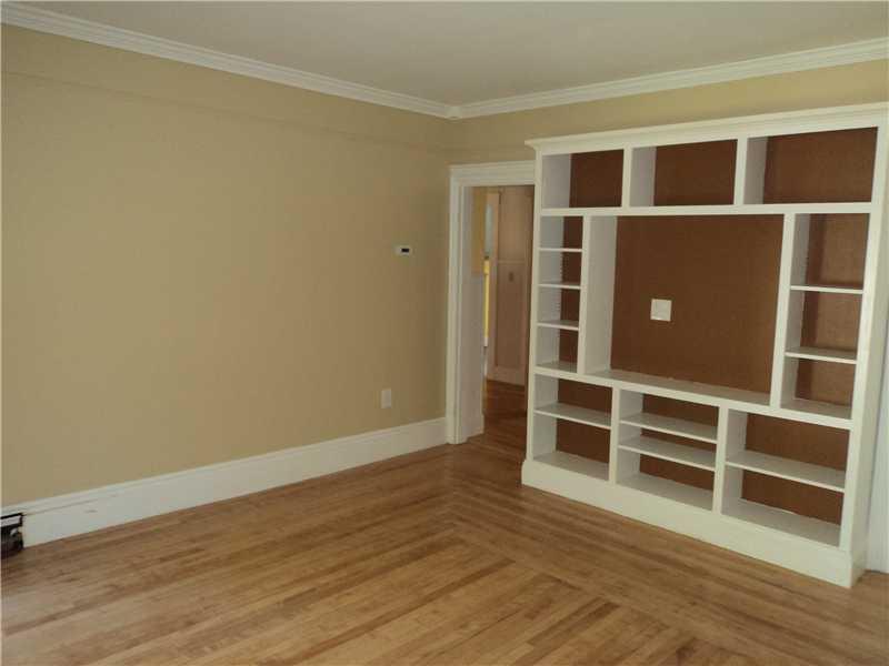 6 Elm Street Kennebunk, ME 04043 - Photo 12 of 29 Living Room.