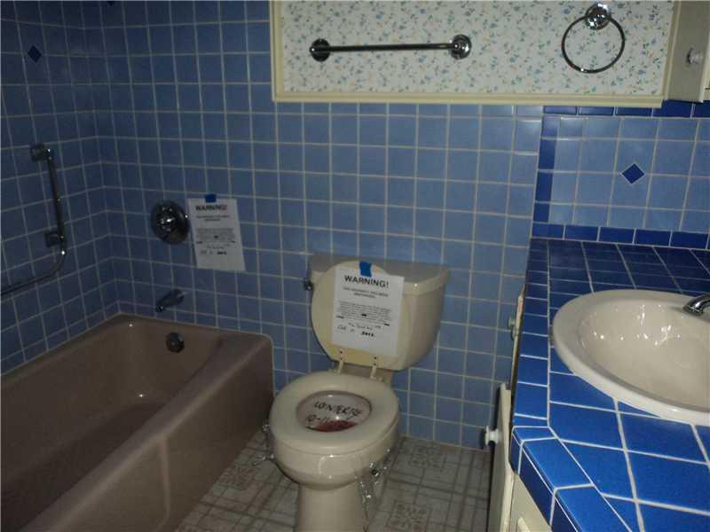 6 Elm Street Kennebunk, ME 04043 - Photo 7 of 29 Bathroom.
