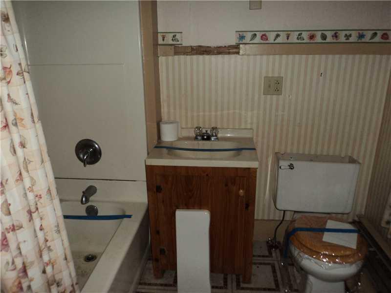 6 Elm Street Kennebunk, ME 04043 - Photo 8 of 29 Bathroom.