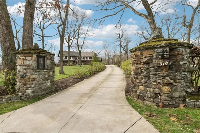 $2,050,000 | 918 West Waldheim Road, Pittsburgh, PA 15215