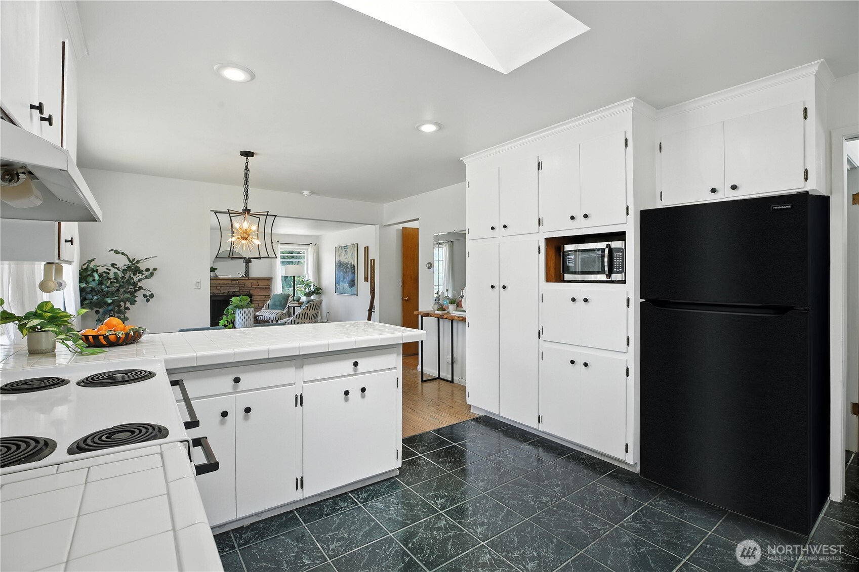 8457 Renton Avenue South Seattle, WA 98118 - Photo 12 of 35 Gallery Image 12