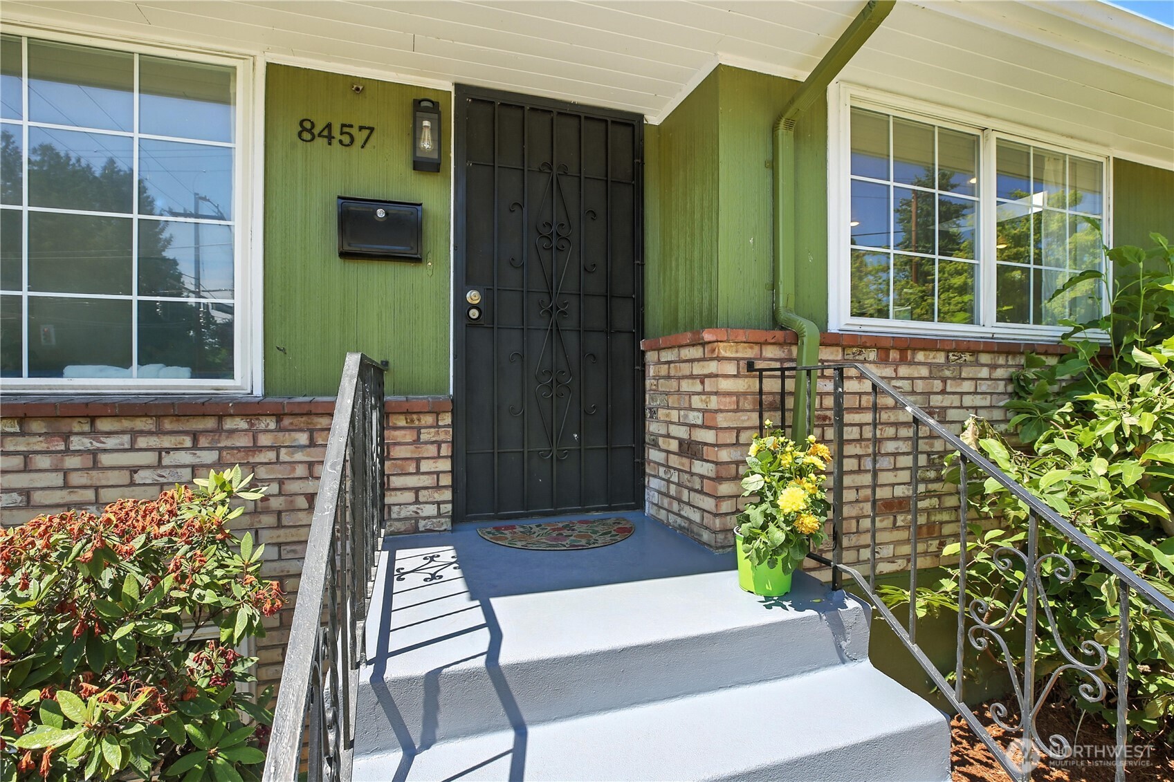 8457 Renton Avenue South Seattle, WA 98118 - Photo 4 of 35 Gallery Image 4