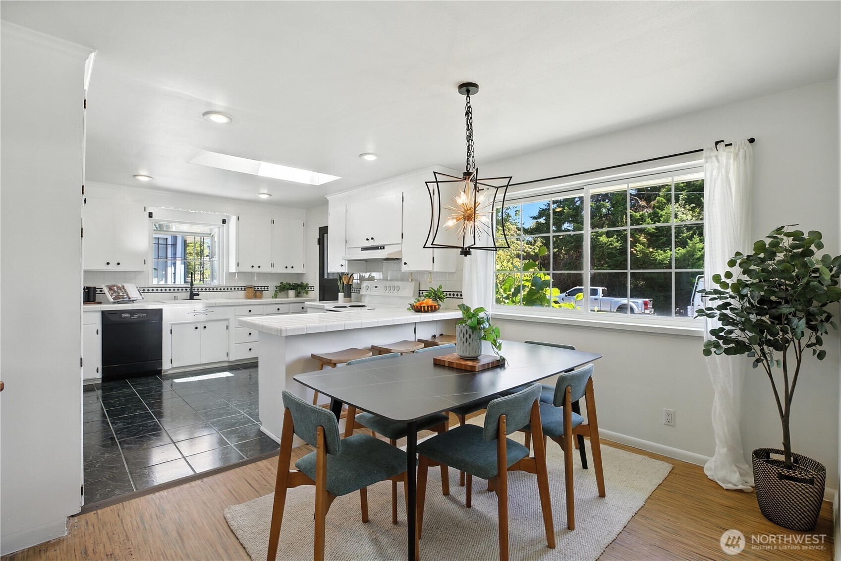 8457 Renton Avenue South Seattle, WA 98118 - Photo 7 of 35 Gallery Image 7