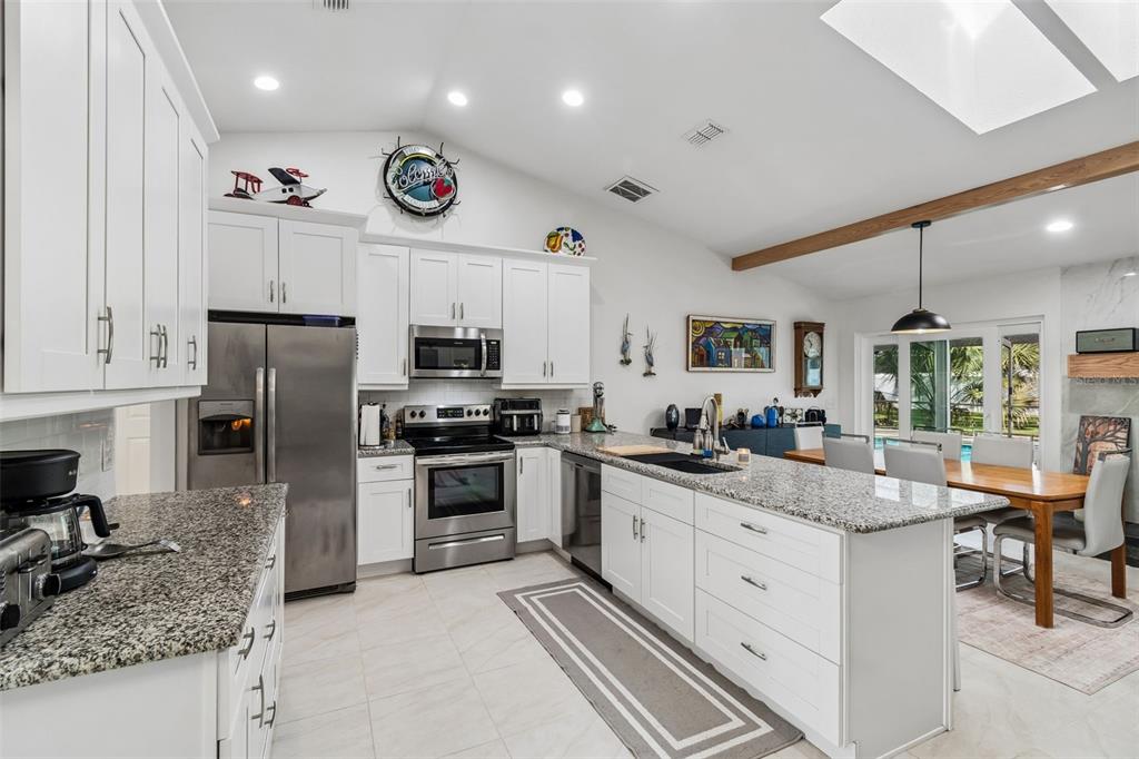 7995 Chaucer Drive Weeki Wachee, FL 34607 - Photo 4 of 82