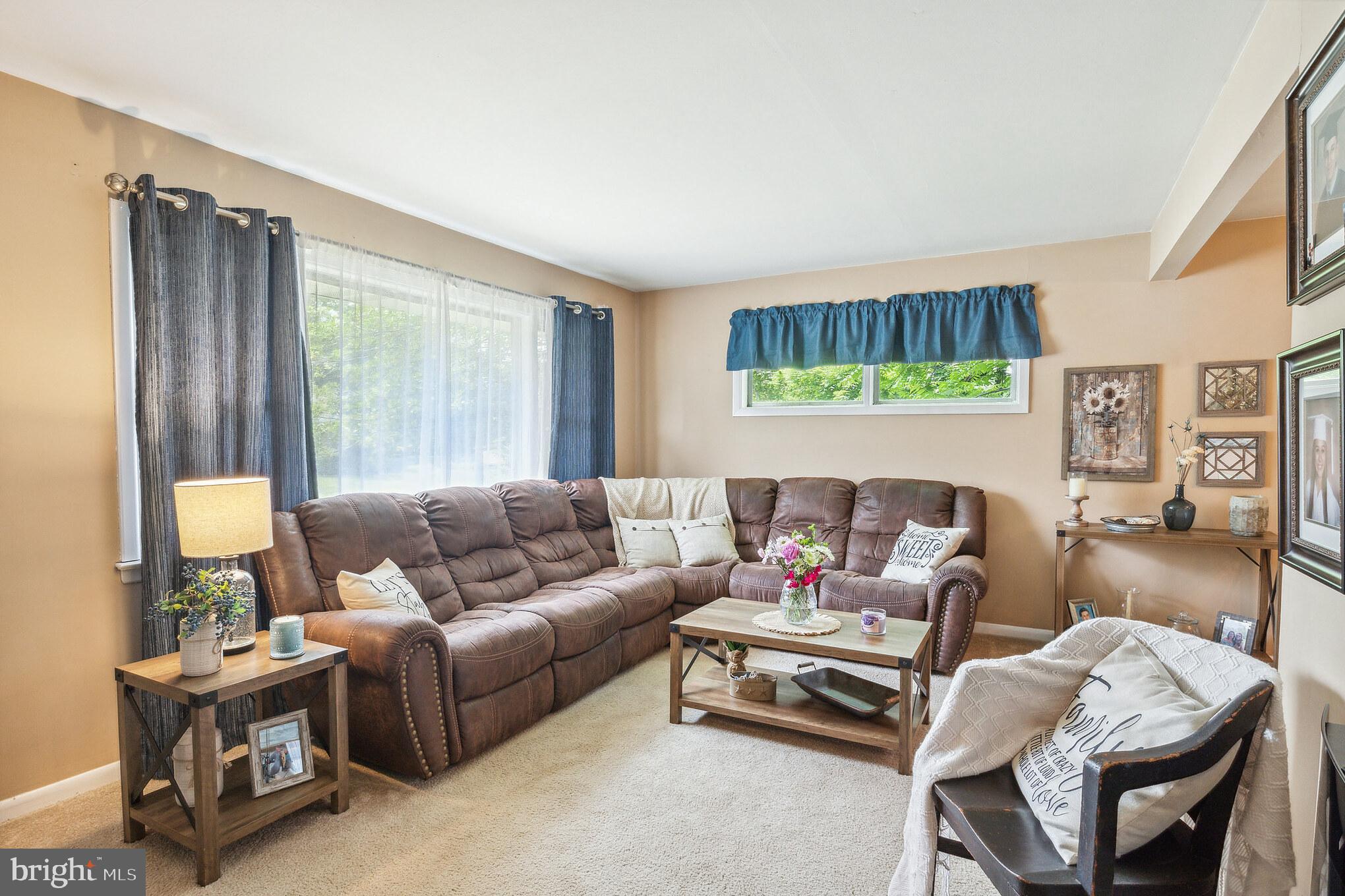 4 Valley View Court Hamilton, NJ 08620 - Photo 3 of 15 Gallery Image 3