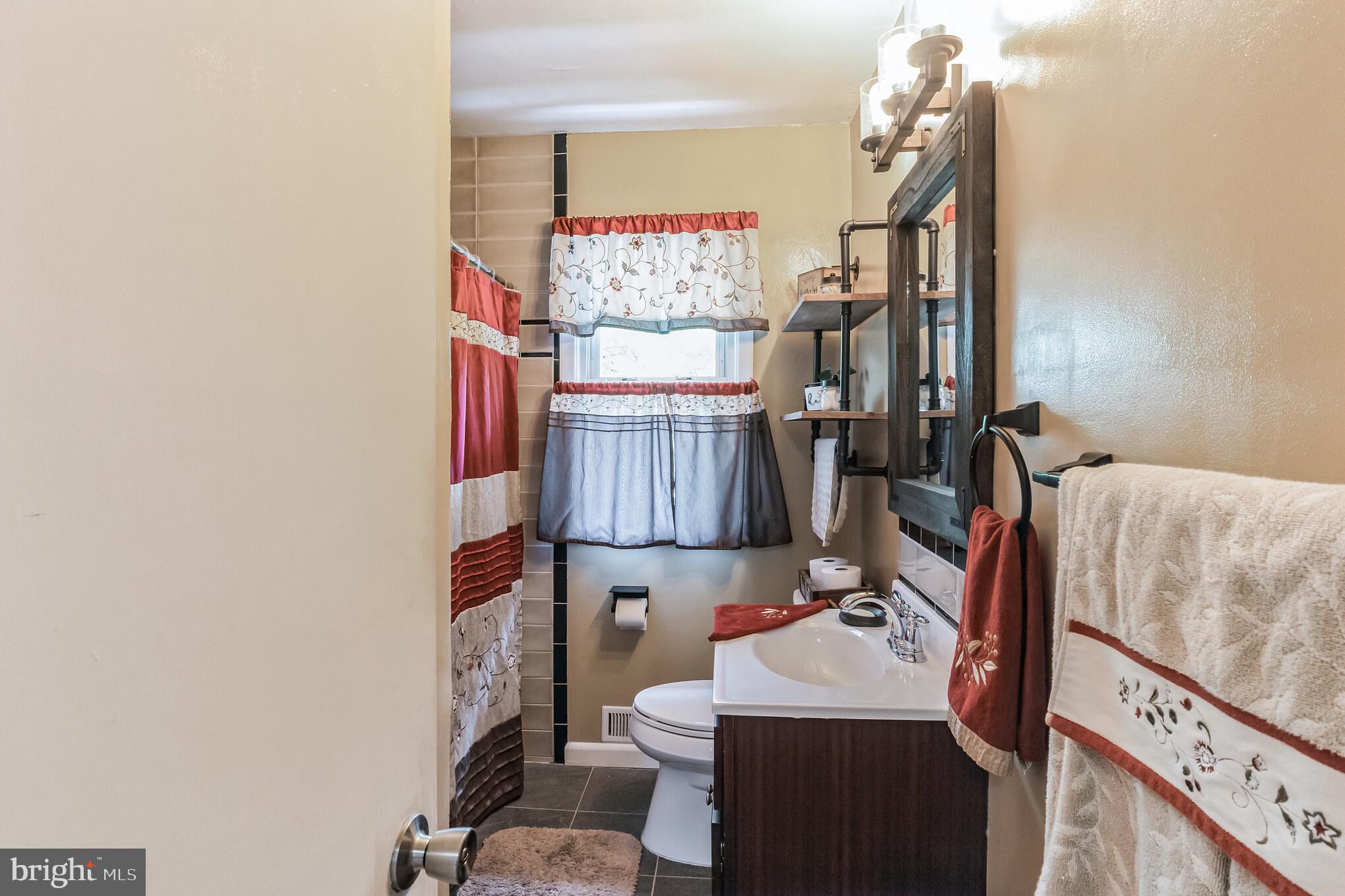 4 Valley View Court Hamilton, NJ 08620 - Photo 8 of 15 Gallery Image 8