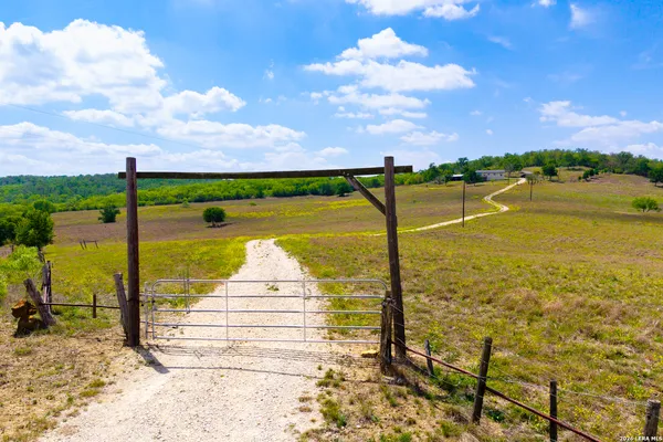$950,000 | 12017 Farm To Market 20, Kingsbury, TX 78638